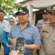 Bupati Garut Syakur Amin tengah memantau Pos Pengamanan Pantai Rancabuaya jelang tahun baru dan natal.